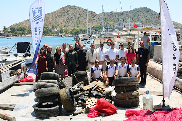 Bodrum Akyarlar’da deniz dibi temizliği yapıldı