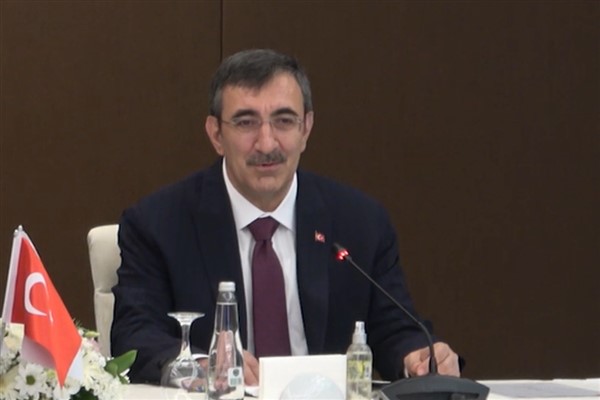 Yılmaz: Türkiye büyümeyi sürdürürken enflasyonla mücadeleye kararlılıkla devam edecek