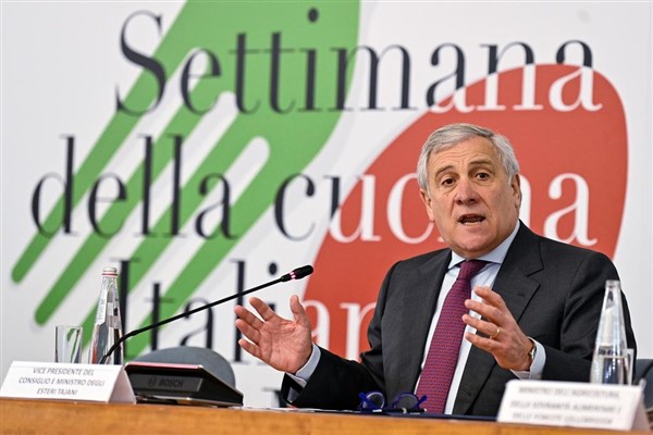 Tajani’den hayatını kaybeden polis memuru için taziye mesajı