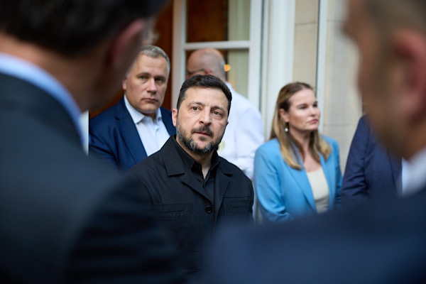 Ukrayna Devlet Başkanı Zelenski’den Starmer’a teşekkür mesajı