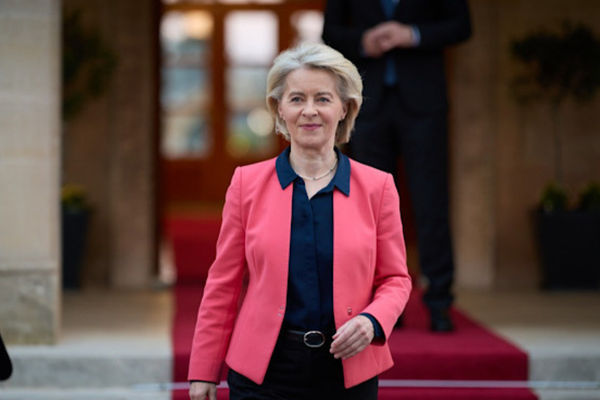 Von der Leyen, Kazakistan Cumhurbaşkanı Tokayev’i Brüksel’de ağırladı