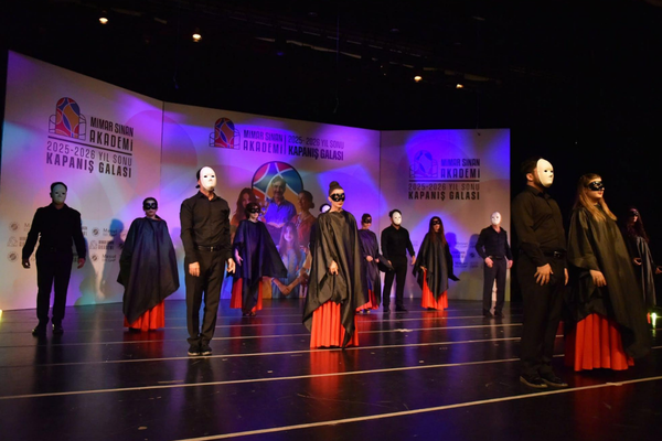 Kepez’de Mimar Sinan Akademi’den yıl sonu sanat gecesi