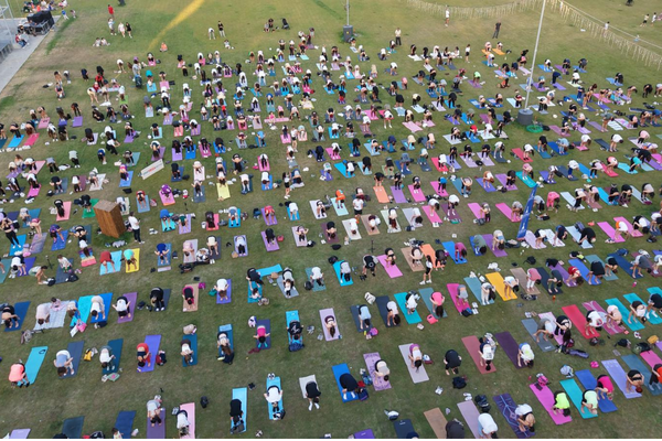 İzmir Yoga Festivali Kültürpark’ta başladı: Yüzlerce kişi çimlerde buluştu