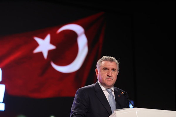 Bak: Bizim yolumuz al bayrağımızın dalgalandığı her yere çıkar