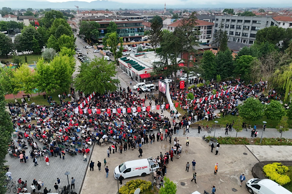 Milli maç Düzce Millet Bahçesi’nde dev ekranda izlendi