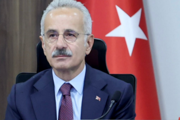 Bakan Uraloğlu: Hürmüz Boğazı’nda bekleyen 15 gemimiz güvenle bölgeden ayrıldı