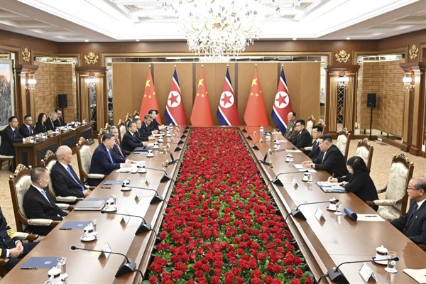 Xi Jinping, Pyongyang’da Kim Jong Un’la görüştü